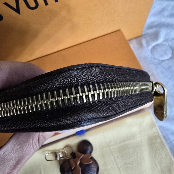 Louis Vuitton DE Zippy Wallet🤎 - Picture 11 of 17
